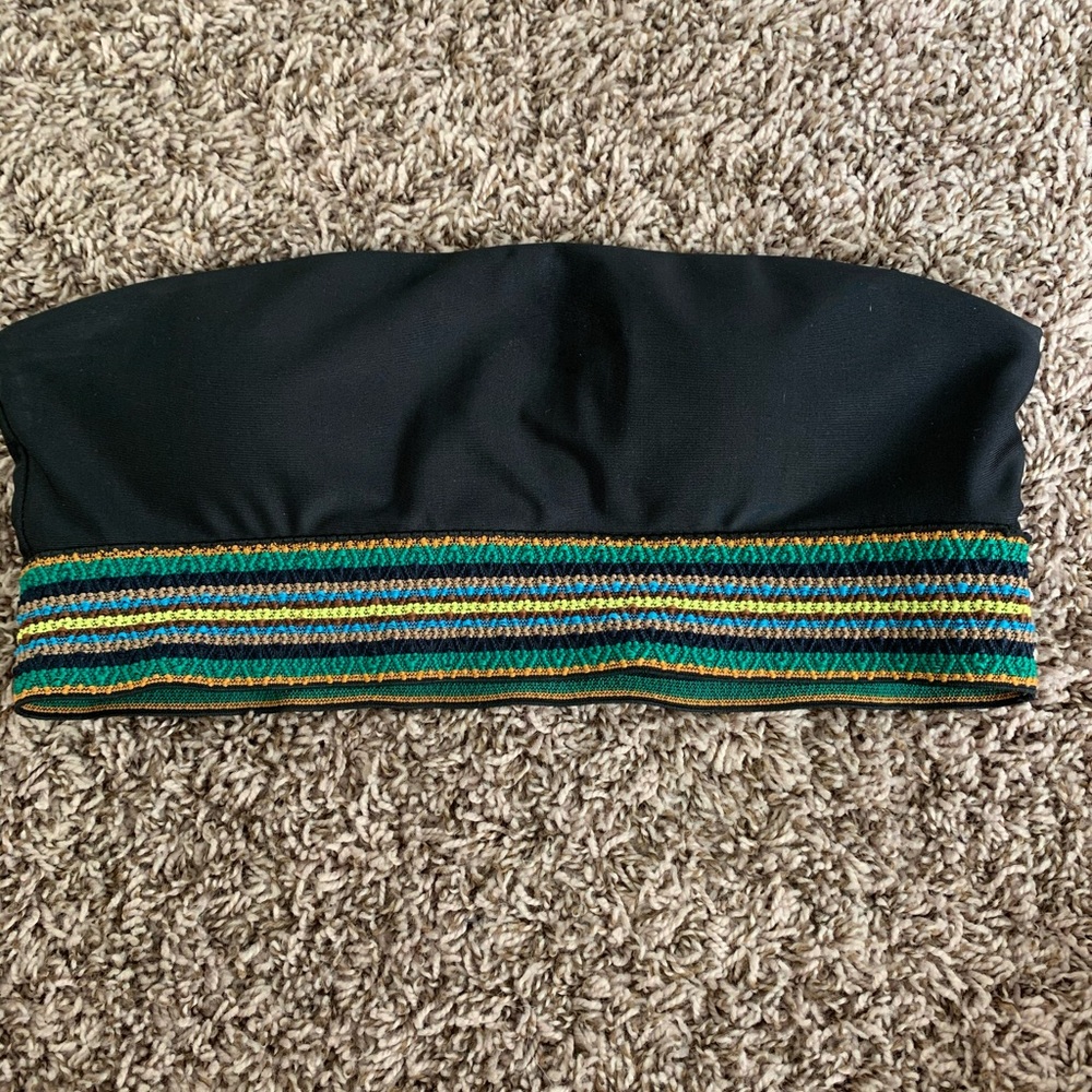 Super cute swimsuit top!